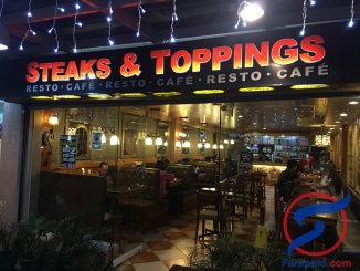 مطعم Steaks and Toppings لشرائح اللحم المشوي في باقيو